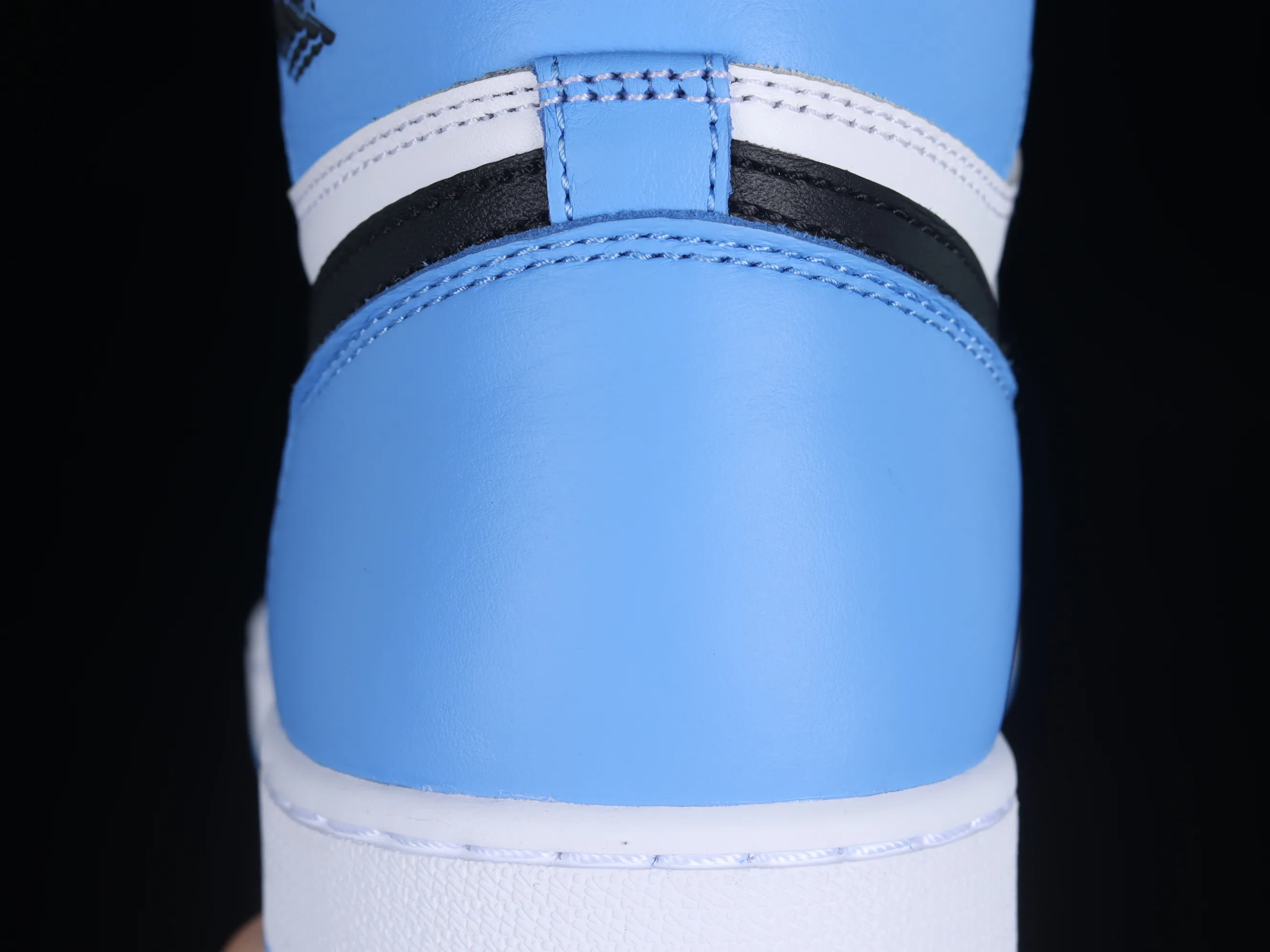 All categories Air Jordan Jordan series basketball shoes Air Jordan 1 High pure original version Air Jordan 1 High OG "UNC Toe" AJ1 Joe 1 black and blue toe DZ5485-400